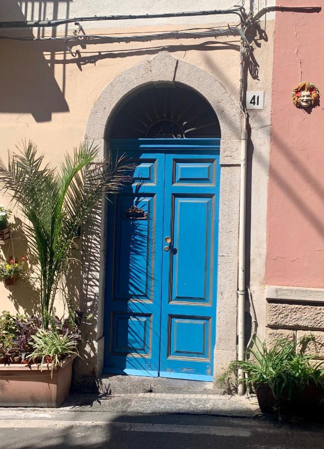 Casa Cariddi Boutique Apartment Таормина Экстерьер фото